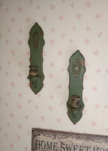 Load image into Gallery viewer, Colonial candle sticks