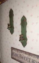 Load image into Gallery viewer, Colonial candle sticks