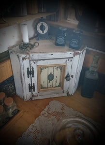 Tabletop bread cabinet