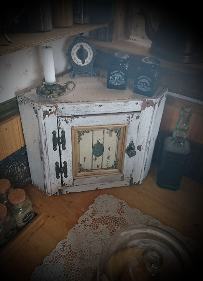 Tabletop bread cabinet